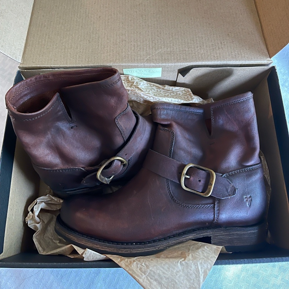 Frye womens bootie size 7.5